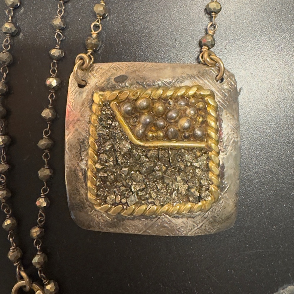 Vintage signed 925 & Gold 2-Tone Textured unique stone inlay pendant Necklace